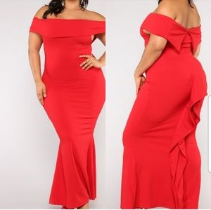 Lady in Red😍🥰😍Red off the shoulder dress